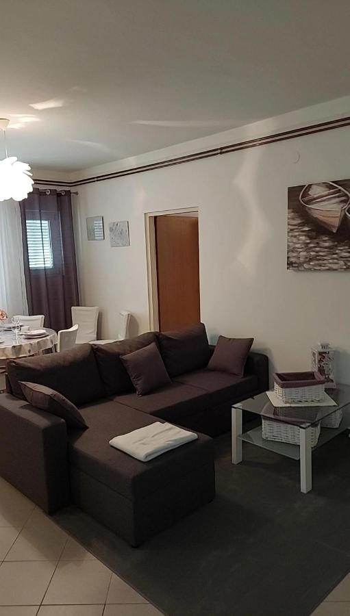 Apartmani Katarina Mundanije Exterior photo