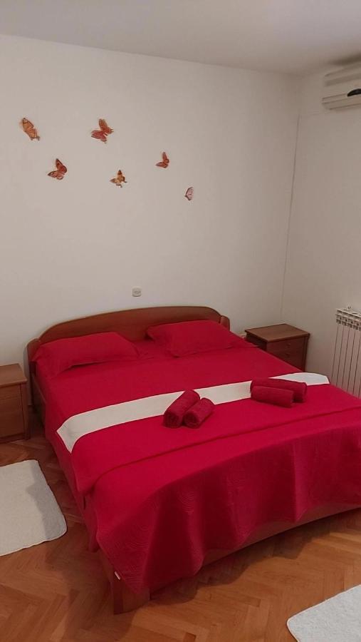 Apartmani Katarina Mundanije Exterior photo